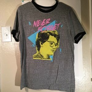 Stranger Things ”Never Forget” Barb Sprint T-shirt